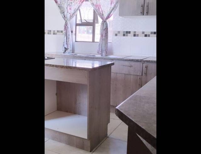 4 BEDROOM HOUSE FOR SALE IN UMLAZI